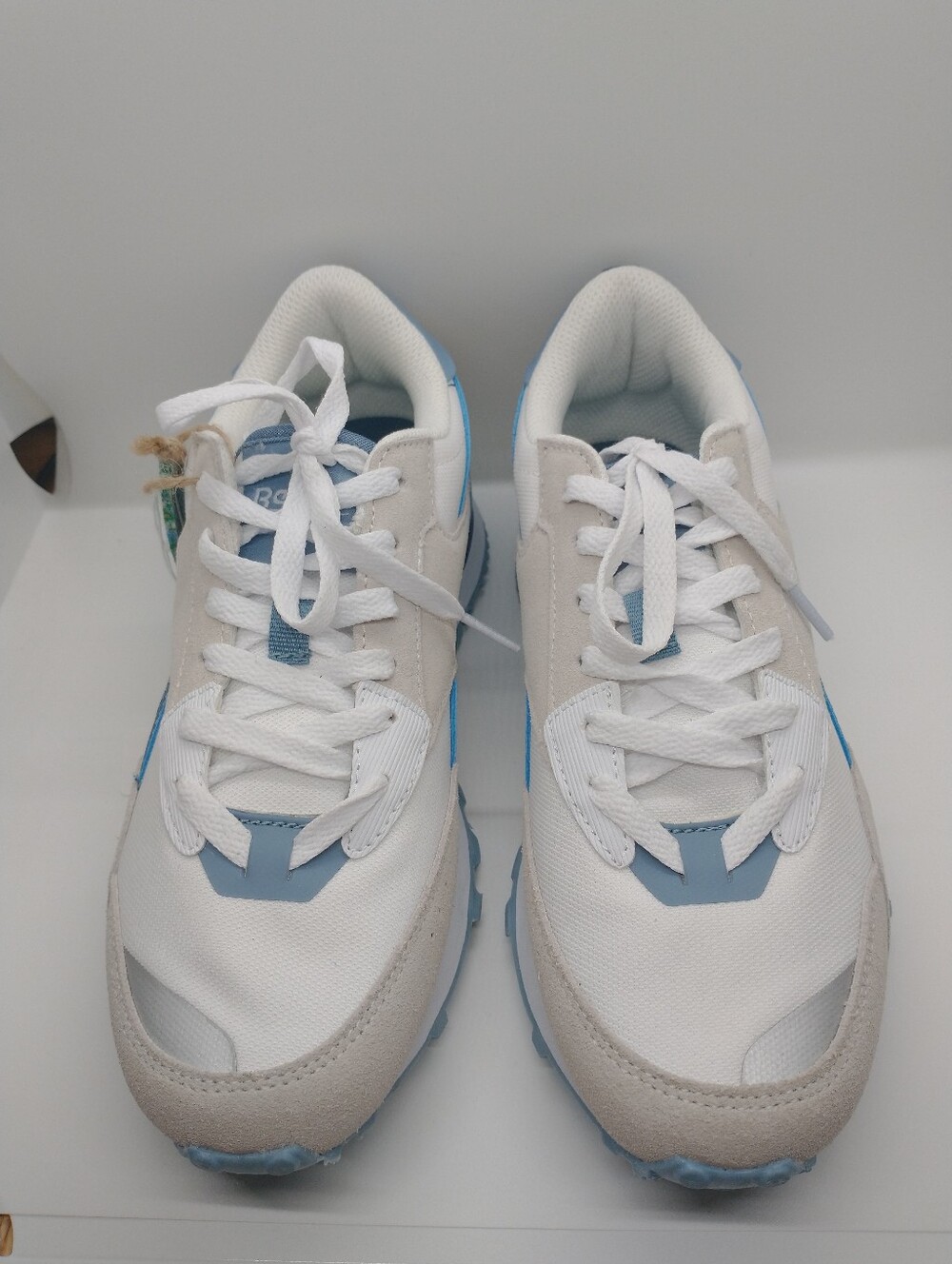Reebok Classic Leather chalk (cream) and blue color.Womens Size 8 New with Tags
